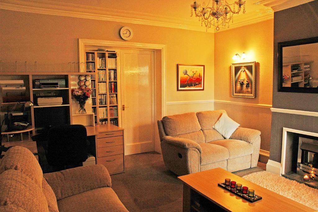 Pitreavie Guest House ดันเฟิร์มลิน ภายนอก รูปภาพ